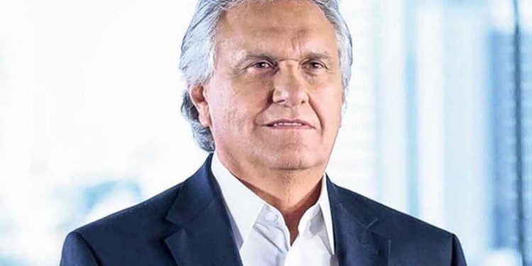 Com negociação do Congresso, Brasil pode produzir mais de 45 milhões de doses por mês da vacina, pontua Caiado