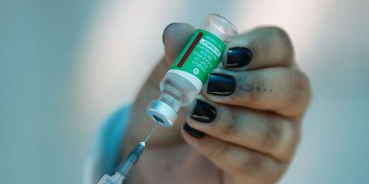 Governo confirma negociação para comprar vacinas excedentes nos EUA