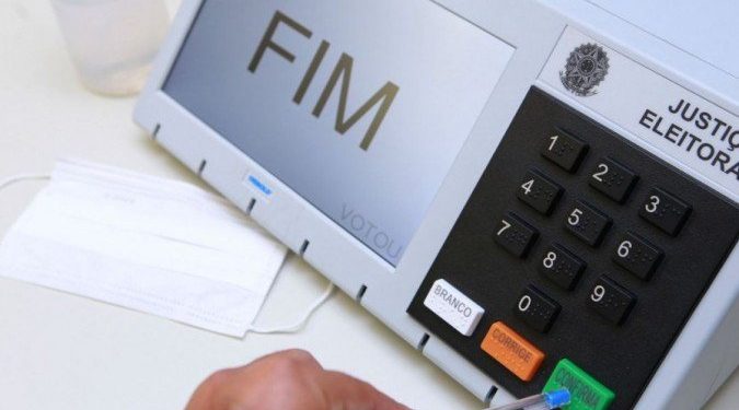 Presidentes de 11 partidos fecham posição contra voto impresso