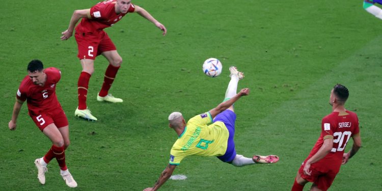 Com dois gols de Richarlison, Brasil vence a Sérvia na estreia da Copa do Mundo