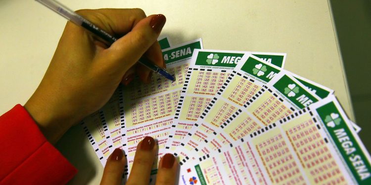 Mega-Sena deste sábado deve pagar prêmio de R$ 3 milhões