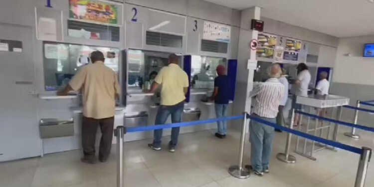 Morador de cidade em Goiás retira prêmio de mais de R$ 1 milhão que ganhou na Lotofácil