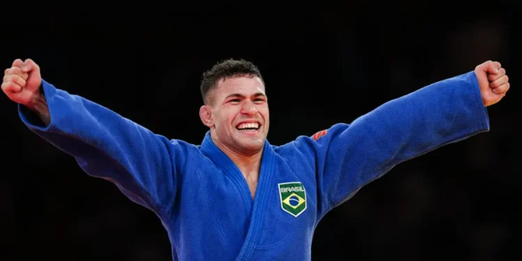 Willian Lima conquista prata no judô, a 1ª medalha do Brasil