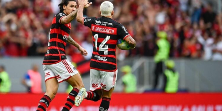 Flamengo vence o Criciúma de virada em jogo dramático
