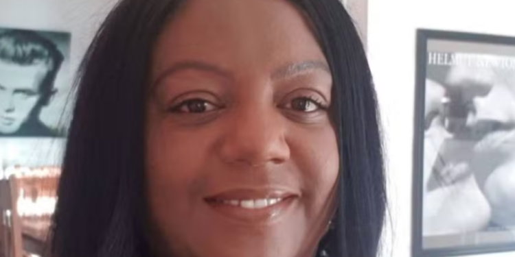 Mulher morre após beber chá psicodélico em retiro espiritual