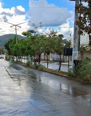 RECONSTRUÇÃO TOTAL: LIMPEZA AVANÇA EM NIQUELÂNDIA