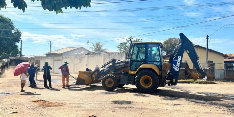 Prefeitura intensifica ações de manutenção urbana com serviços de tapa-buracos, limpeza e iluminação nas ruas de Uruaçu