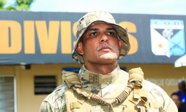 Tenente-Coronel Edson Raiado posta vídeo em que jornalistas fazem juramento em formatura e sugere que a classe também seja nazista por fazer gesto com a mão durante cerimônia