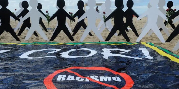 Mulher é presa por injúria racial e ameaça contra funcionária de imobiliária em Rio Verde