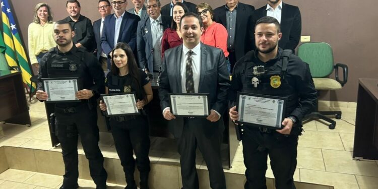 Policiais Civis de Buriti Alegre são homenageados pela Câmara Municipal