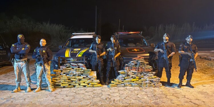 Ação integrada entre PRF E PMGO apreende mais de 200 kg de drogas na Cidade de Goiás